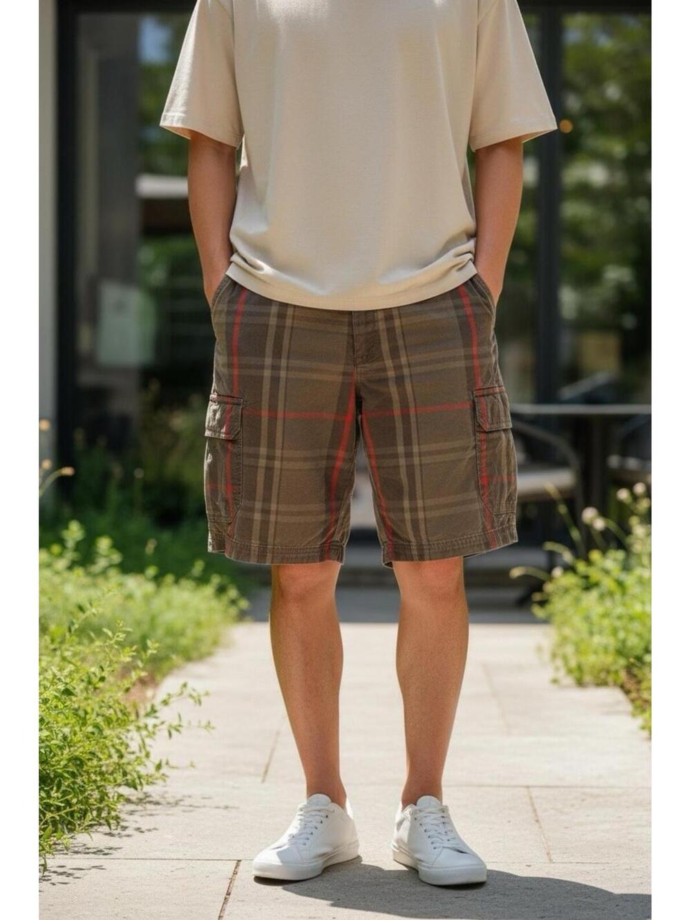 Columbia Omni Shade Men’s Cargo Shorts Brown Red Stripe Size 32 10 L